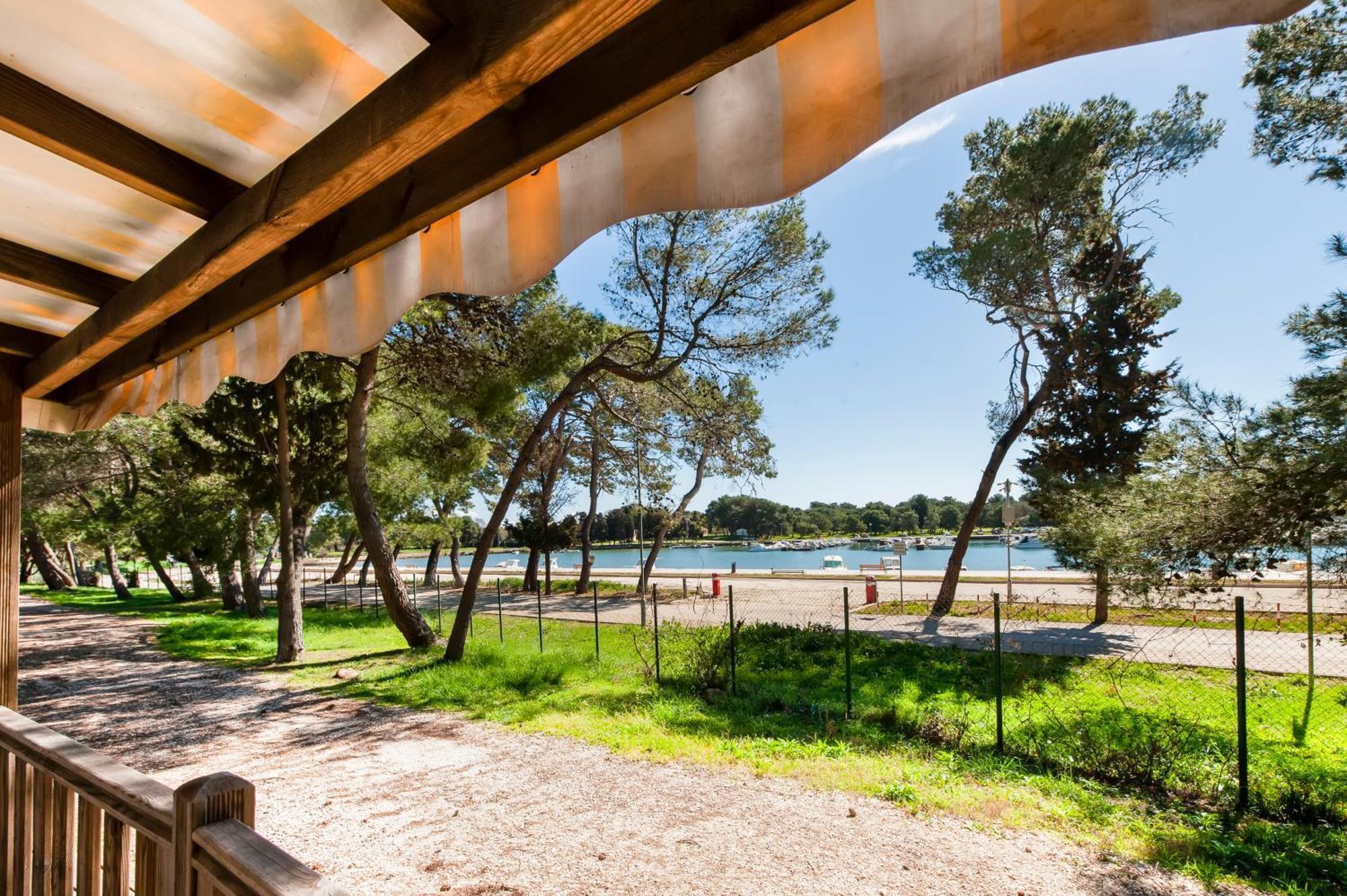 Glamping And Mobile Homes Lavanda - Holiday Centre Bi Village Fažana Buitenkant foto